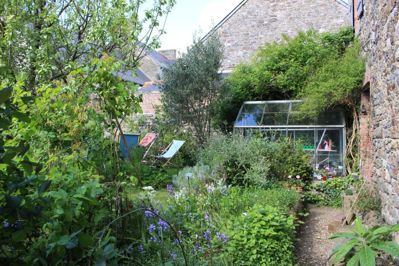 Les Mouettes Bed & Breakfast Saint-Suliac Exterior photo