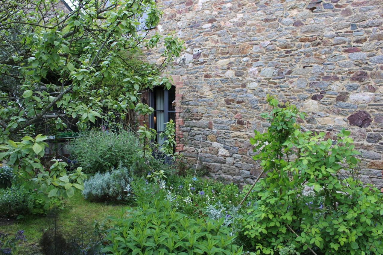 Les Mouettes Bed & Breakfast Saint-Suliac Exterior photo